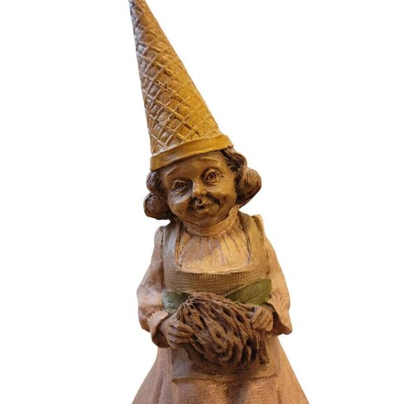 Tom Clark Gnome Peaches 1988  Grandma Sitting On Ice Cream Cone with Nuts on Top - Picture 2 of 8